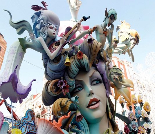Valencia dio la bienvenida a las Fallas 2013