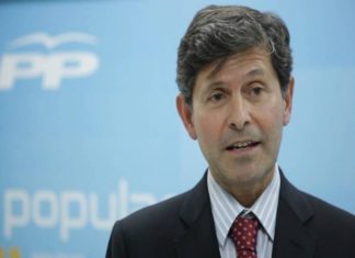 Alfonso Bataller delega sus funciones como presidente del PP en Begoña Carrasco