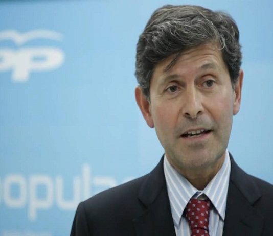 Alfonso Bataller delega sus funciones como presidente del PP en Begoña Carrasco